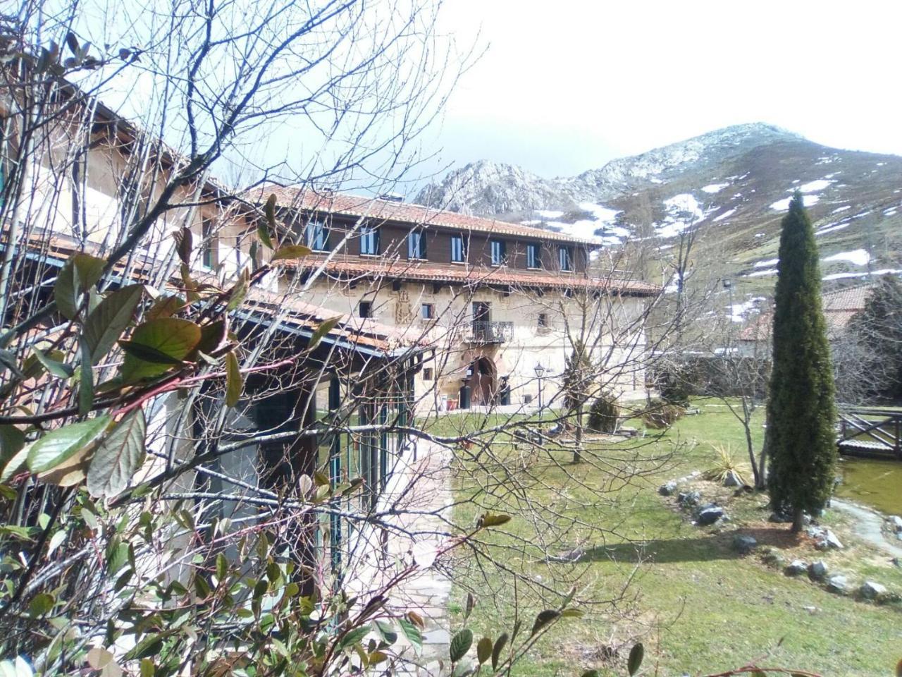 Hotel Posada Fuentes Carrionas Camasobres Exterior photo